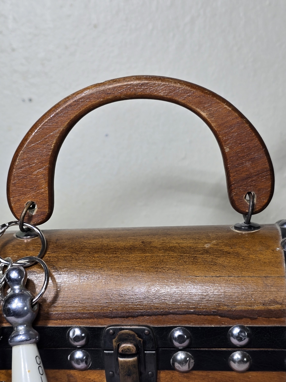 Encore Vintage Wooden Box Handbag Brown Wood Black Leather Metal Studded 1960s - Picture 6 of 16